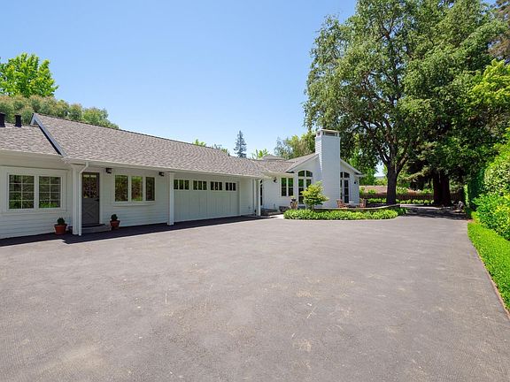 5th image of 8 Robert South Dr #8