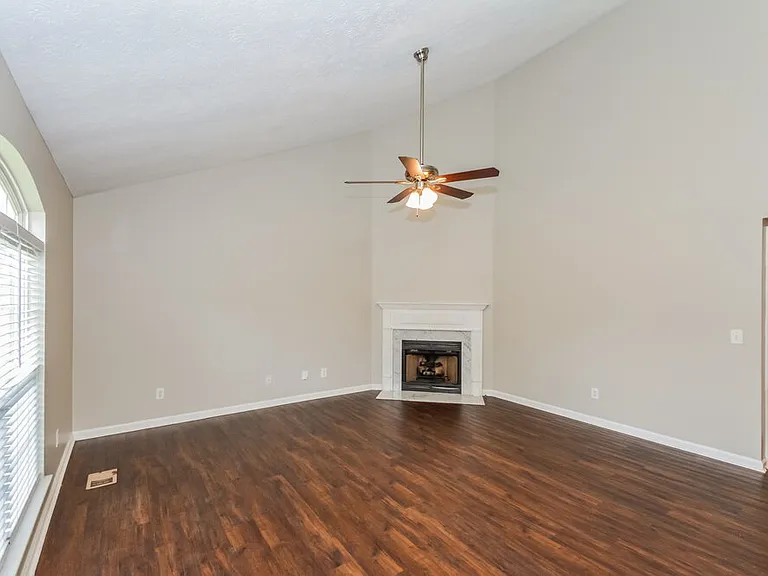 128 Louann Ln — Photo 4