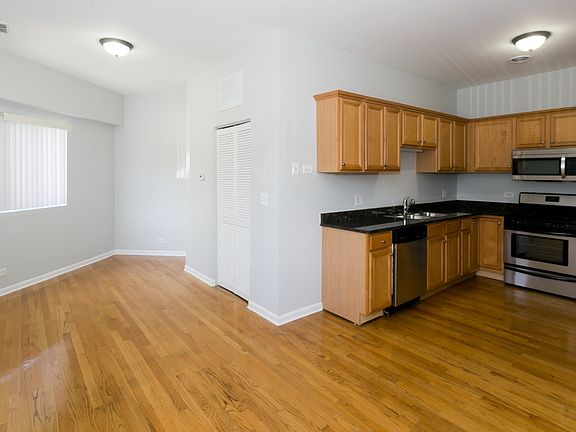 4th image of 2451 W Howard St APT 501