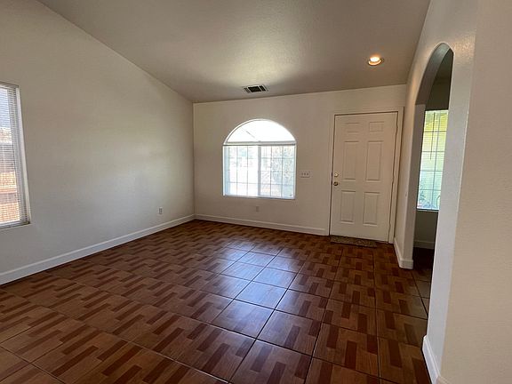 4th image of 14929 Flagstaff Way