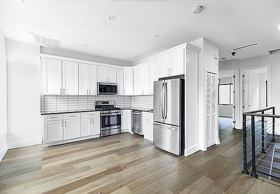 4th image of 430 Lexington Ave #2