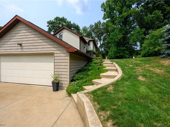 103 Spruce Dr NW, North Canton, OH 44720