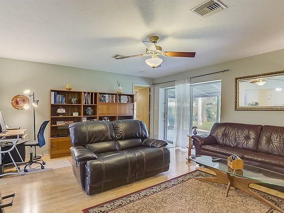 4th image of 4983 Brookmeade Dr