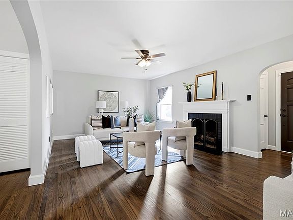 3rd image of 999 Collier Pl