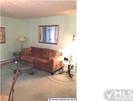 3rd image of 42 E Cambridge Ct