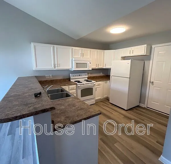 33 Woodcreek Cir — Photo 4