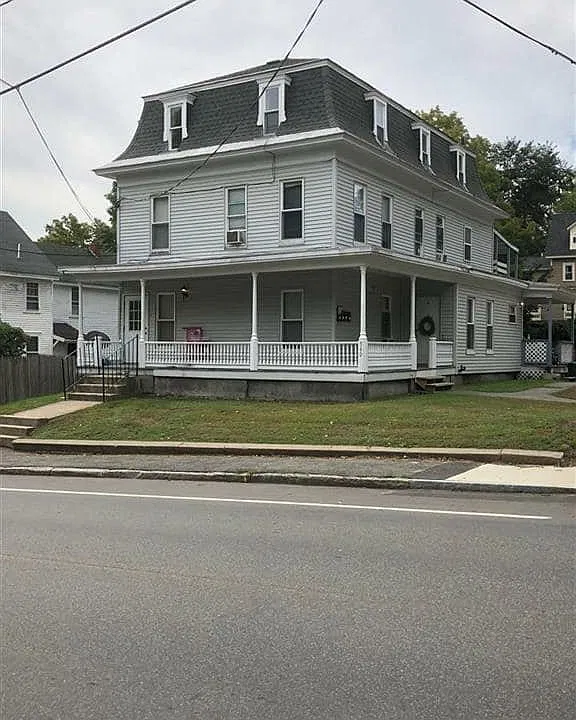560 Main St #4