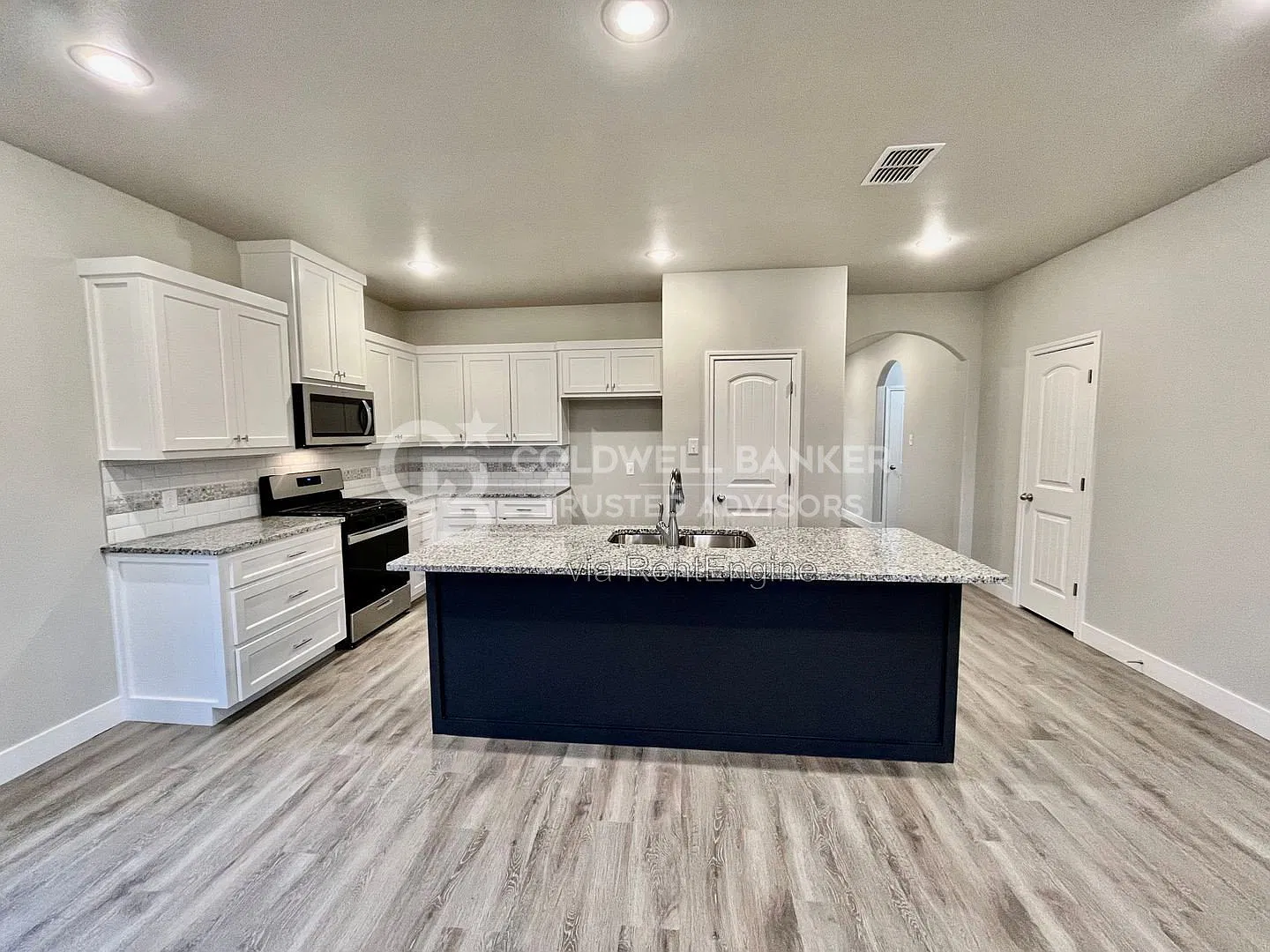 4 bed, 2.0 bath, 1888 sqft, $2,050 — Photo 4