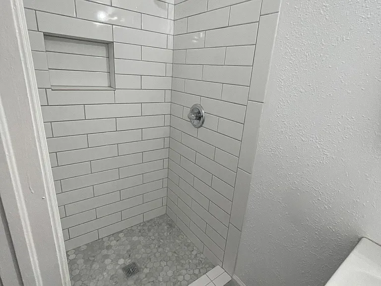 2816 N Walker Ave #1 — Photo 2