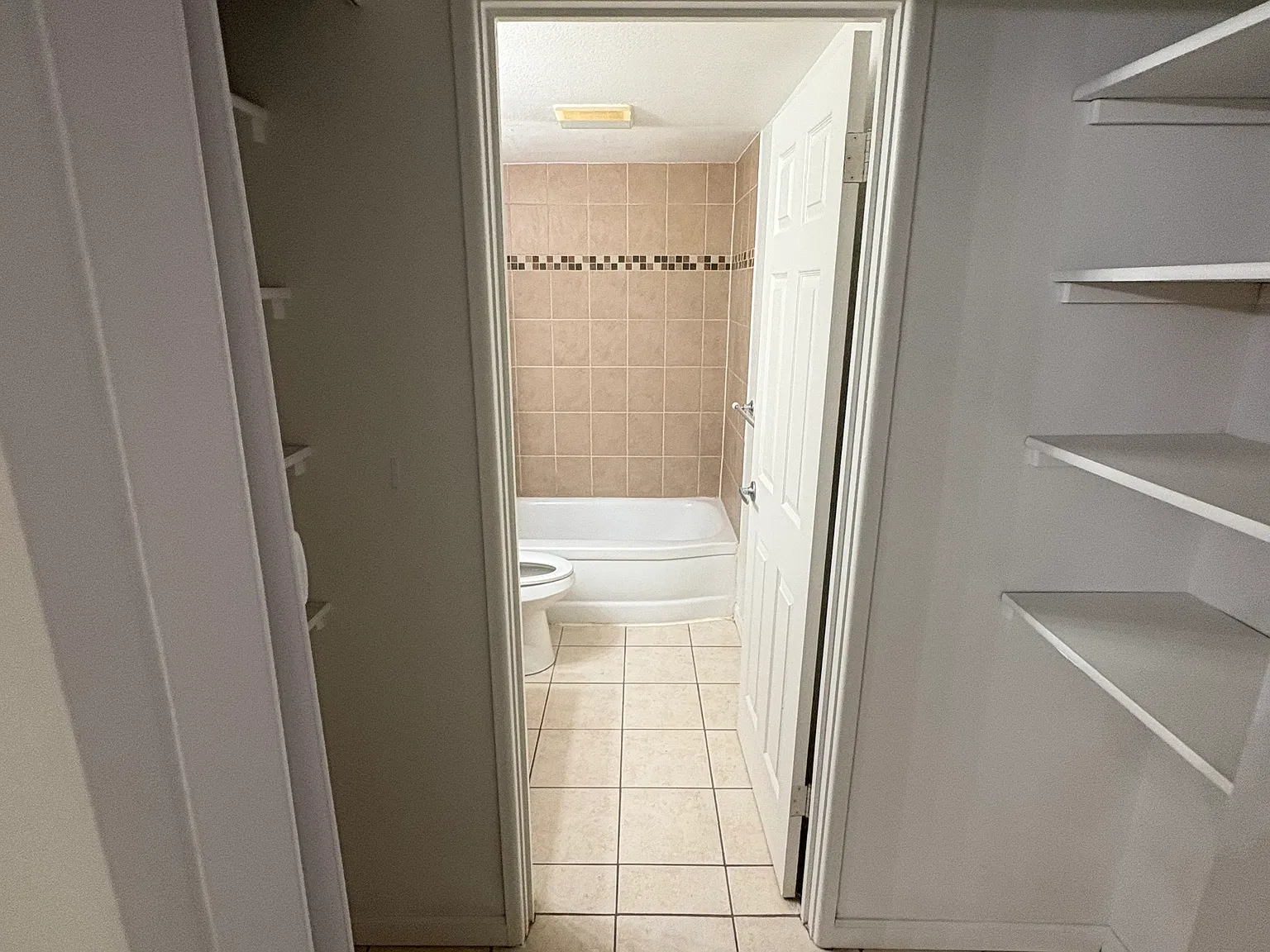 2 bed, 672 sqft, $1,100 — Photo 3