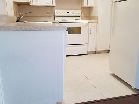 5th image of 1103 Airline Dr APT 2