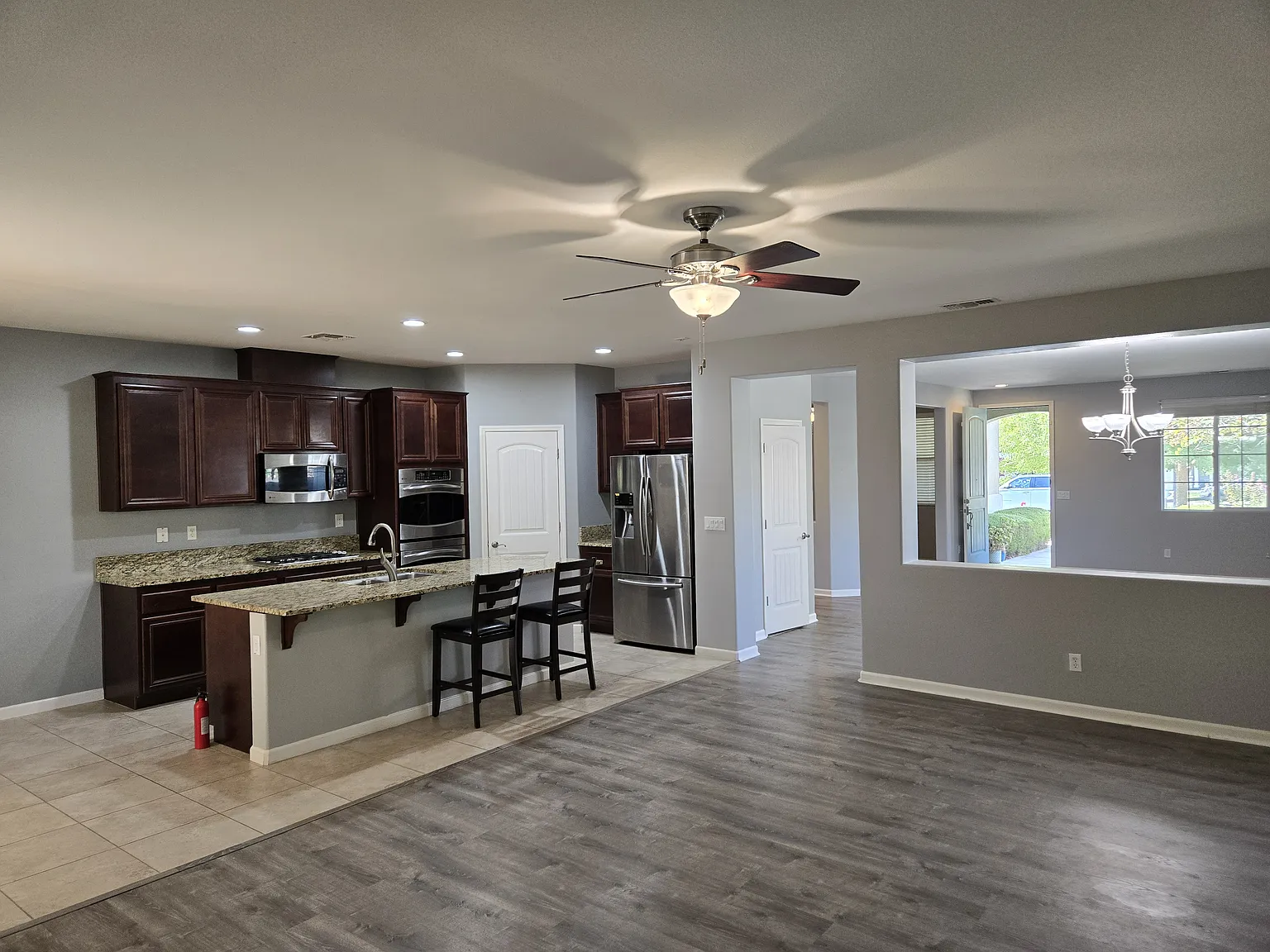3 bed, 2311 sqft, $3,200 — Photo 4