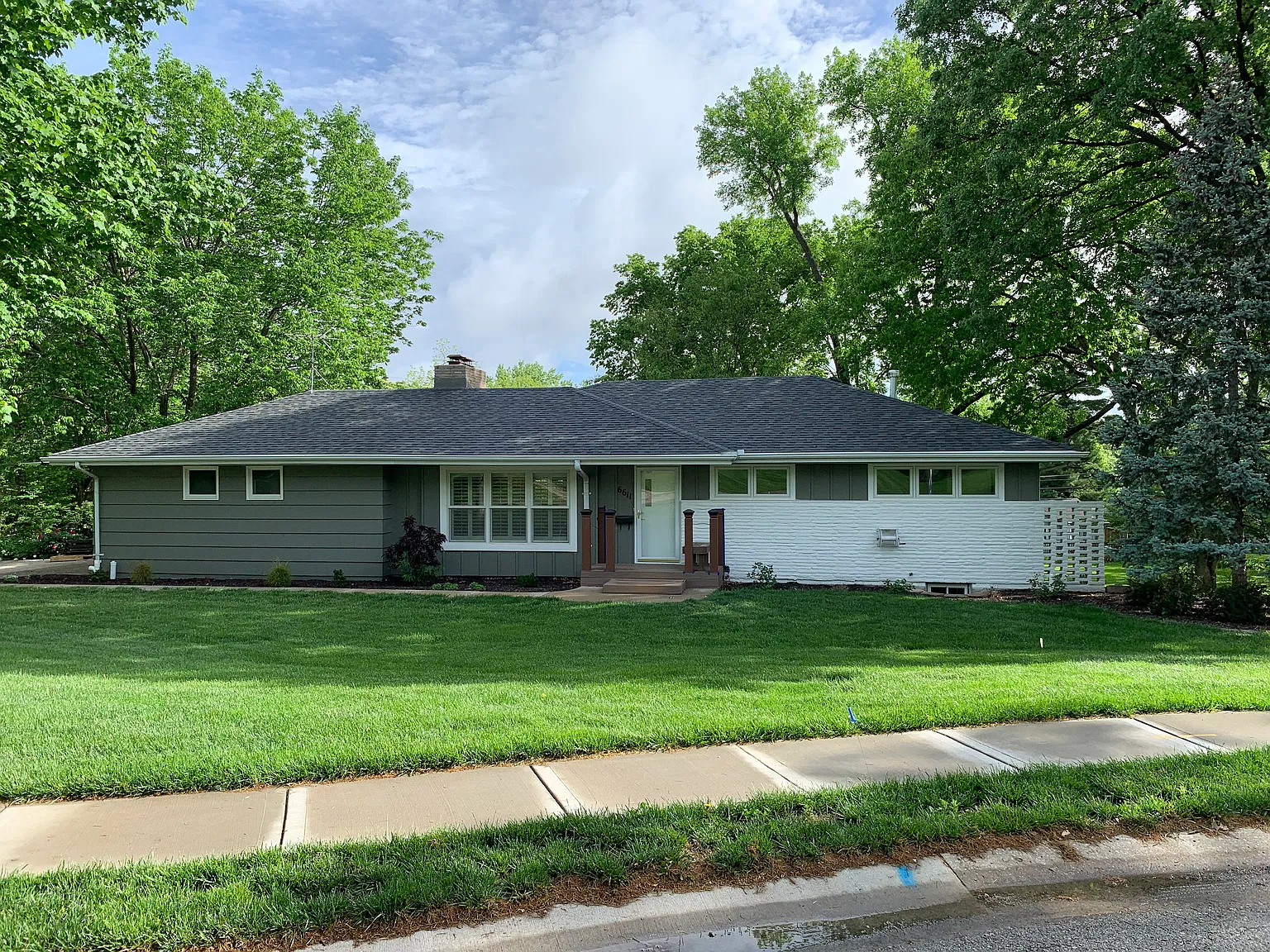 4 bed, 2500 sqft, $3,300 — Photo 2