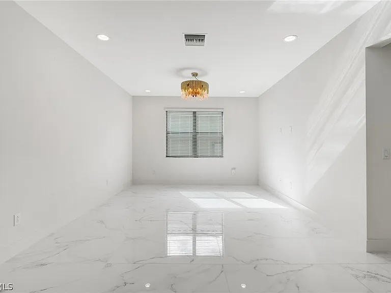 11604 Meadowrun Cir — Photo 21