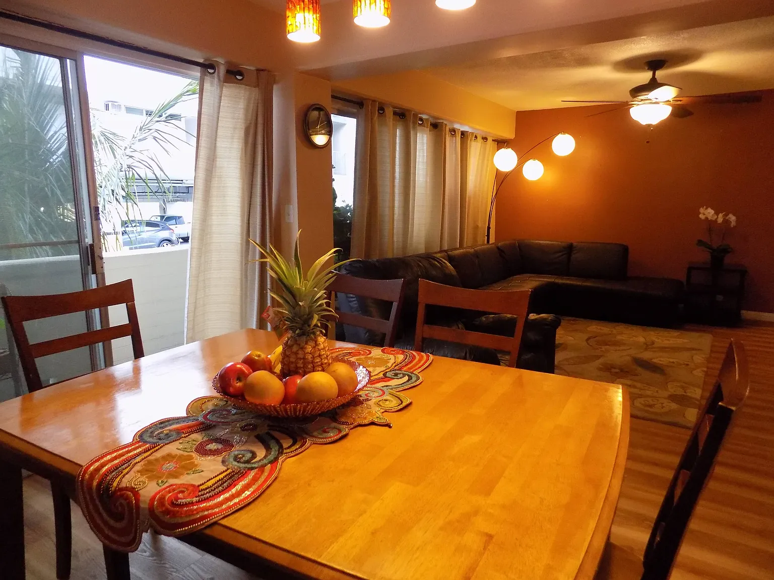 3 bed, 1161 sqft, $4,400 — Photo 3