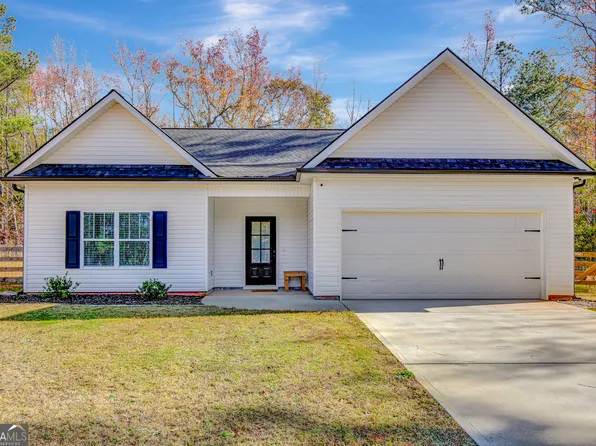 683 Park Pine Cir, Grantville, GA 30220