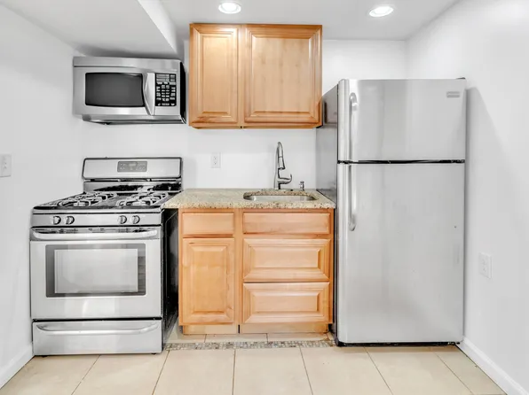 164 University Ave, Newark, NJ