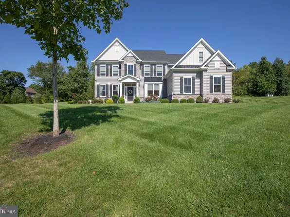 2 Oxford Ln, Doylestown, PA 18901