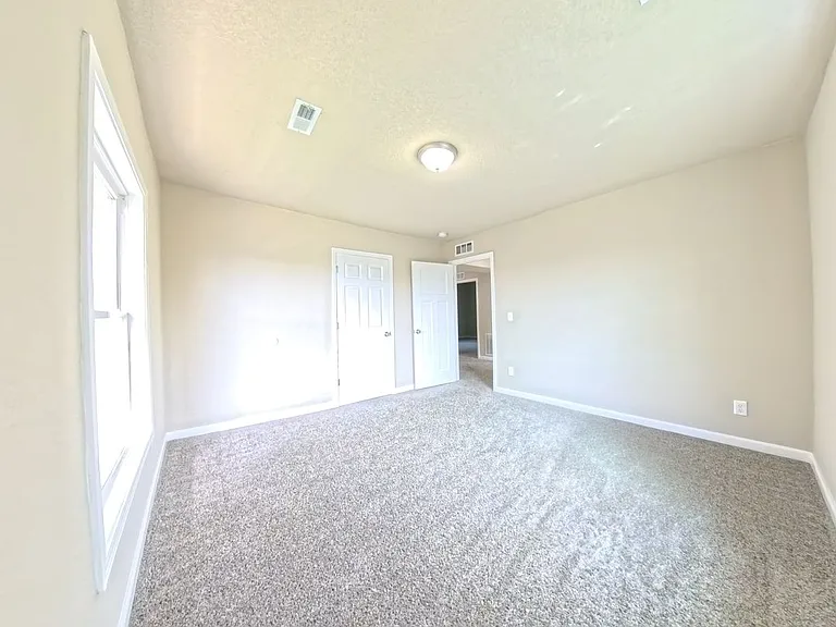 715 Kirkwood Ave — Photo 12