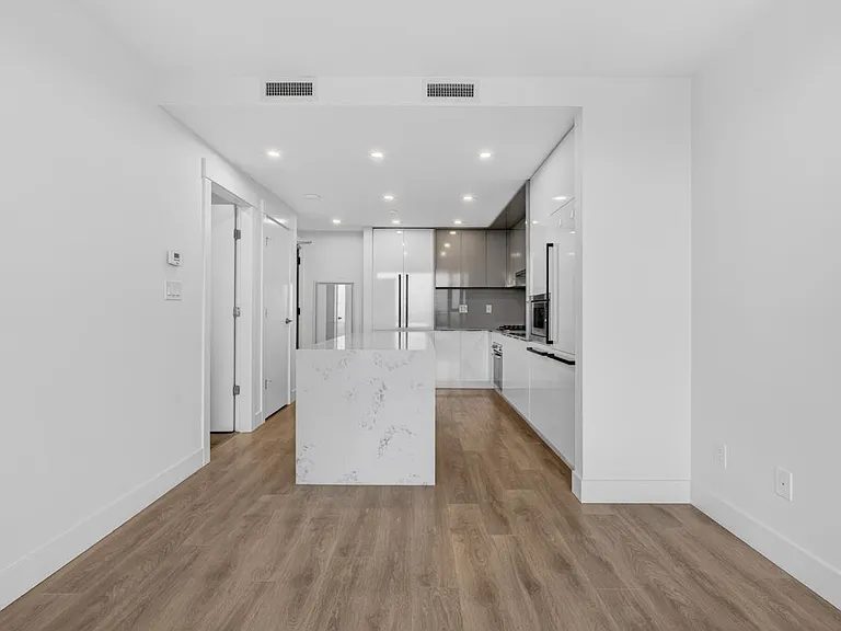 4711 Hazel St #3410 — Photo 10