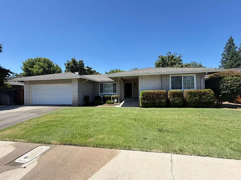665 Santa Barbara Ct — Photo 13