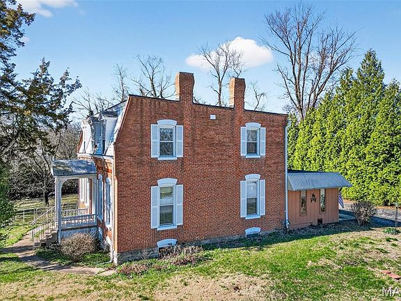 5th image of 16 Maple St