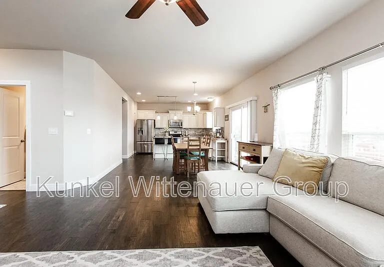 2724 Ambridge Dr — Photo 16