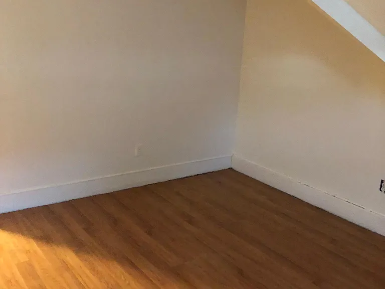 220 Sherman Ave — Photo 14
