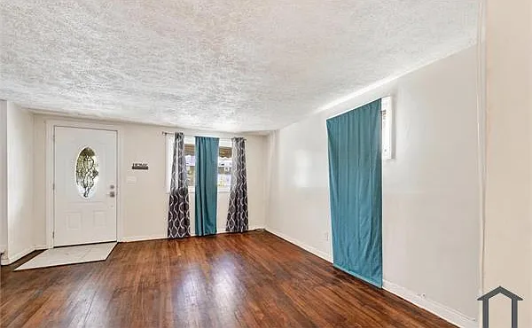 3 bed, 1728 sqft, $2,800 — Photo 3
