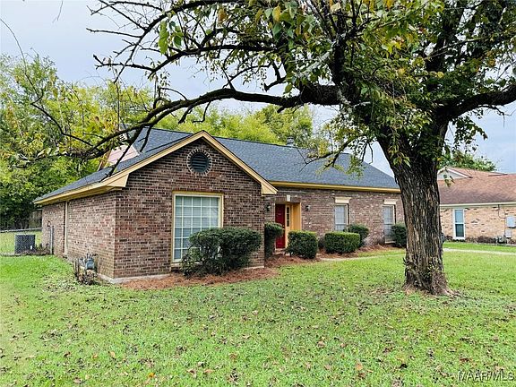 3rd image of 2233 E Aberdeen Dr