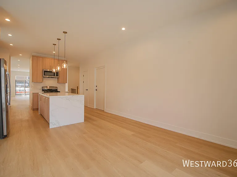 2042 W Washington Blvd #1E — Photo 9