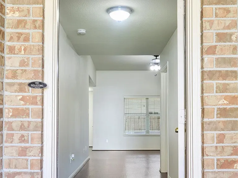 317 Falling Pine Dr — Photo 3