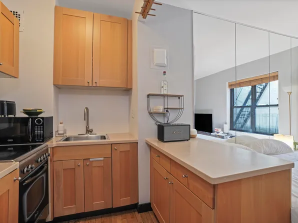 160 East 91st Street image 2 of 8