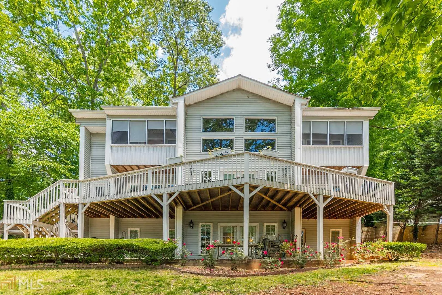 8741 Lake Dr photo 1