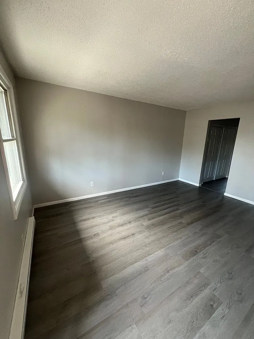 1, 2 and 3 bedroom units available! — Photo 2