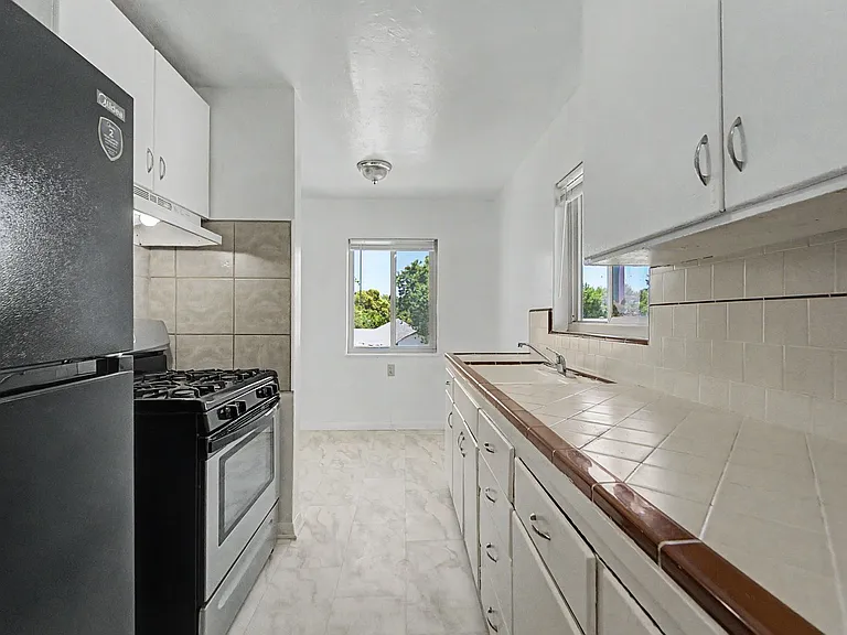 806 H St #1-4 — Photo 4
