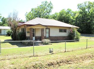 211 N 9th St, Henryetta, OK 74437