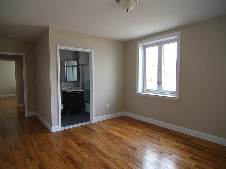 2012 31st St #2G — Photo 11