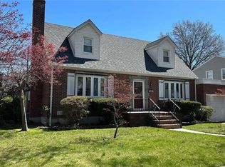 4 Croyden St, New Hyde Park, NY 11040