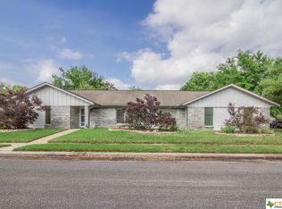 402 Bedivere Dr, Victoria, TX 77904