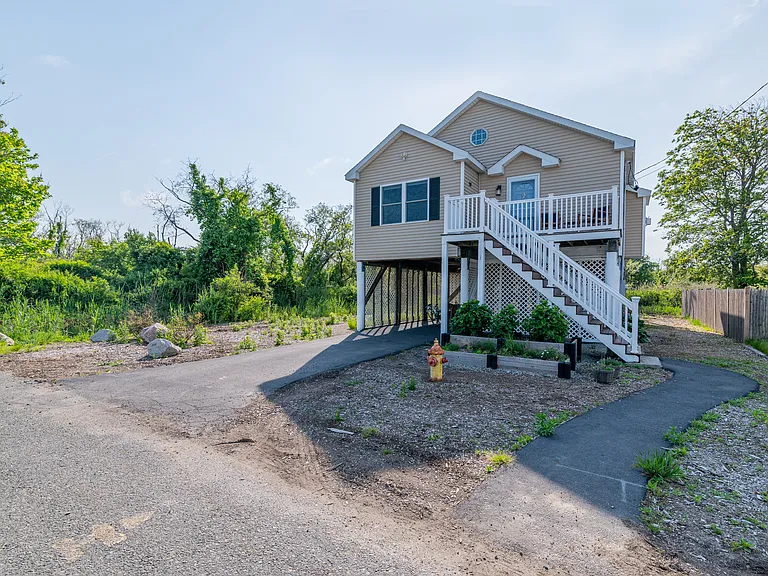 50 McArthur Ln — Photo 2