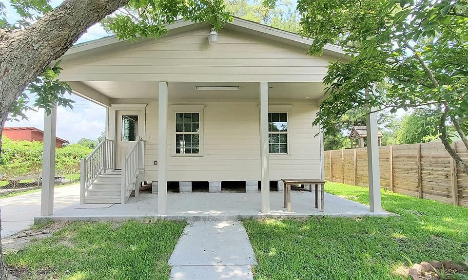 1st image of 2213 Creston Dr