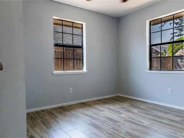 2203 E Coma Ave — Photo 14