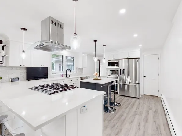 9 Gaywood Cir, Methuen, MA 01844