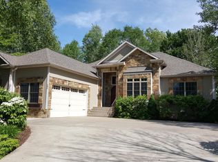 12 Boulder Dr, Norton Shores, MI 49444