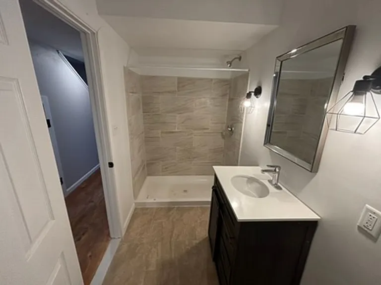 235 E Market St #2-6 — Photo 11