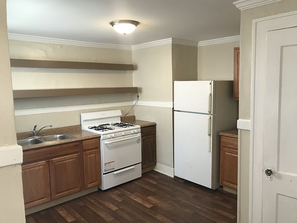 1st image of 169 Nassau Ave #12