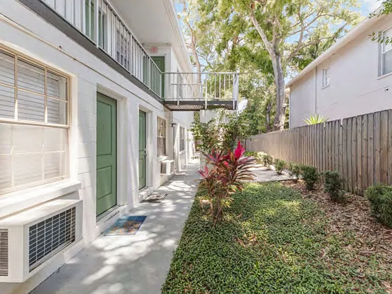 3211 W De Leon St — Photo 28
