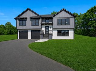4 Corine Dr, Poughkeepsie, NY 12601