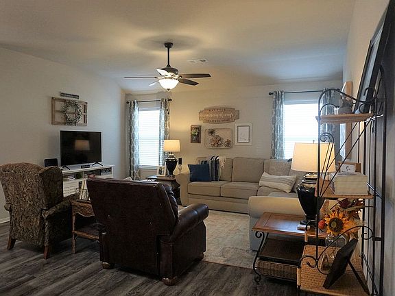 4th image of 401 Harper Dr